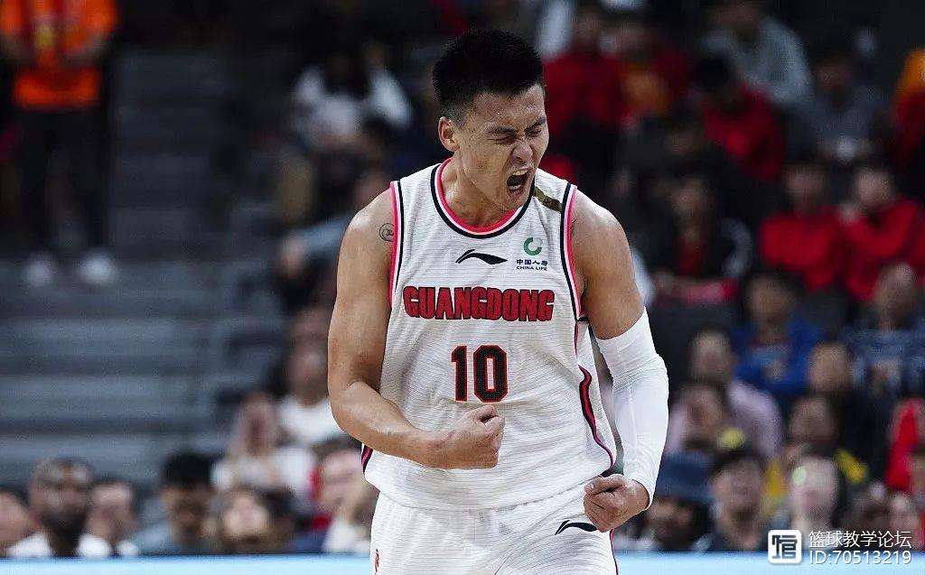 赛前山东泰山防线松动——荷甲节点到来，球迷炸锅，团队化学反应显著的简单介绍