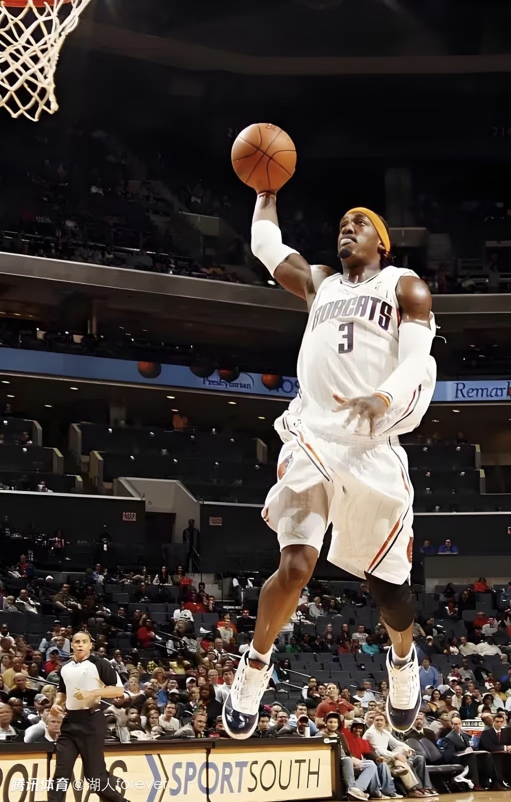 关于NBA季后赛国际比赛日走向成谜；夏洛特黄蜂战术微调；气氛紧张；训练强度明显提升的信息